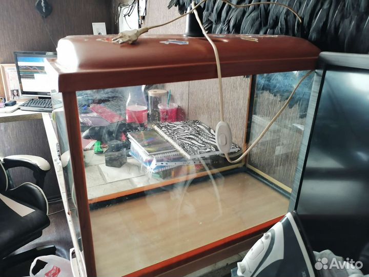 Террариум или аквариум для рыбок и прочее