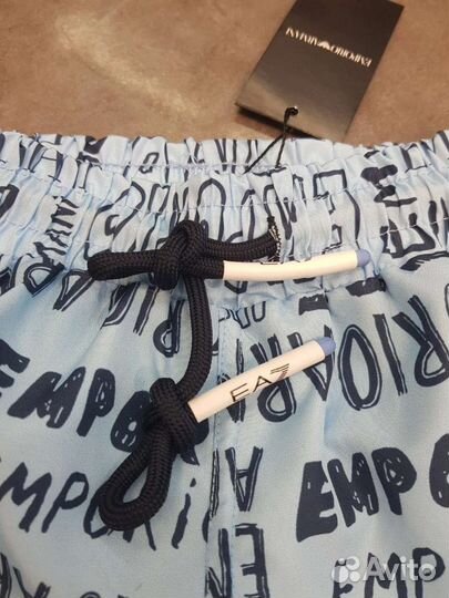 Новые шорты Armani для купания