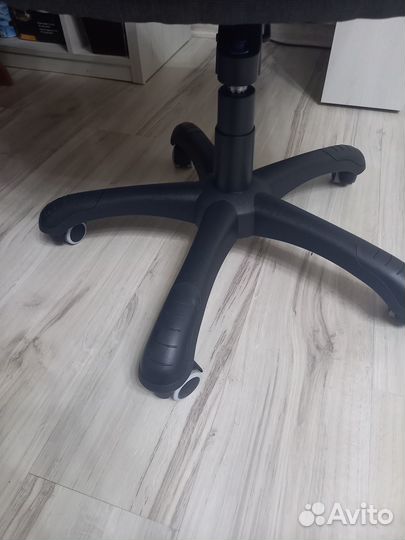 Большое компьютерное кресло до 180 кг. новое