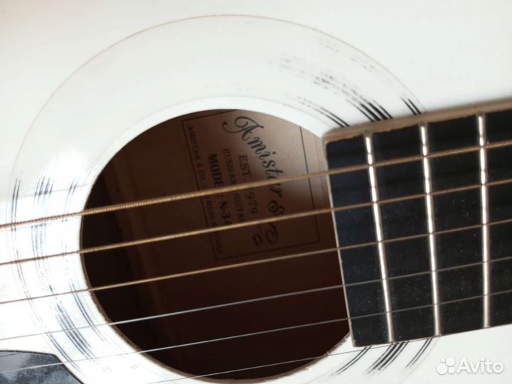 Акустическая гитара