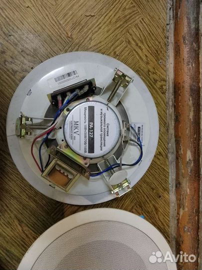 Продам 2 динамика,2бл.пит.,свет.диод.ленту и набор