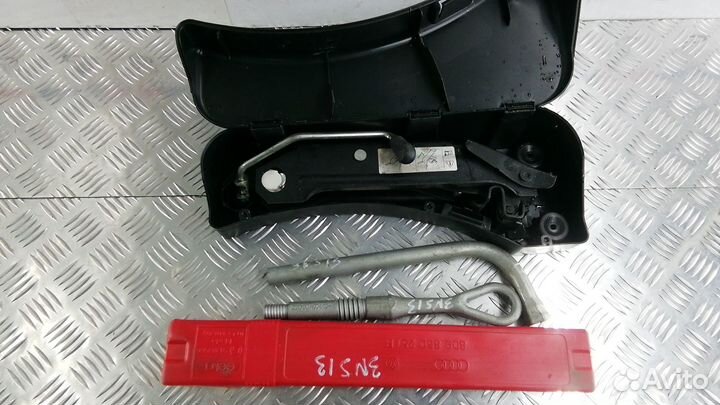 Набор инструментов на Audi A8 D3