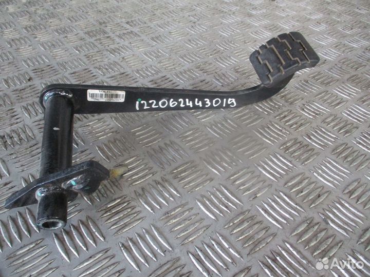 Педаль тормоза Volvo 82424679