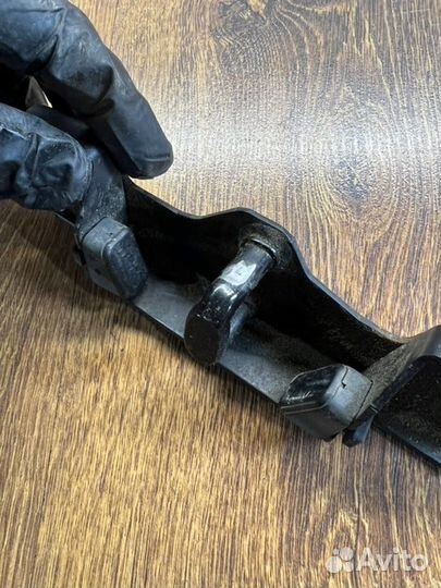 Ответная часть замка багажника задняя Volvo Xc90