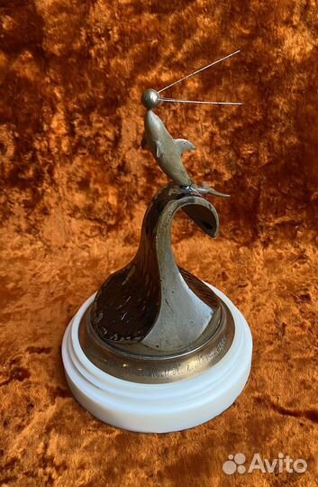 Скульптурная композиция Дельфин со спутником