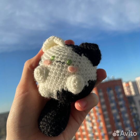 Вязаный котик аниме игрушка