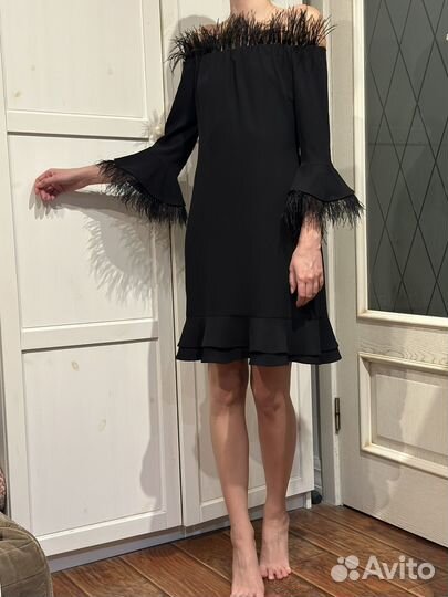 Вечернее платье с перьями 42