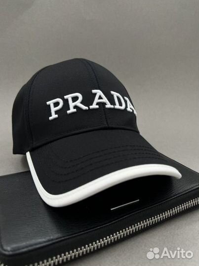 Кепка женская черная Prada