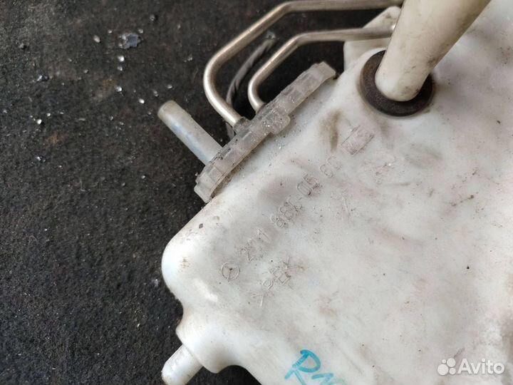 Бачок омывателя Mercedes-Benz CLS-Класс C219 2005