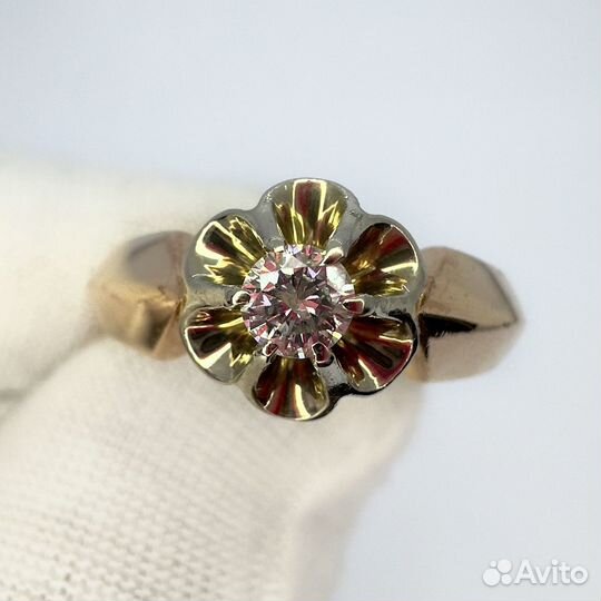 Золотое кольцо с камнем 18,5р