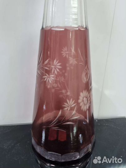 Антикварный графин, марганцевое стекло На графине