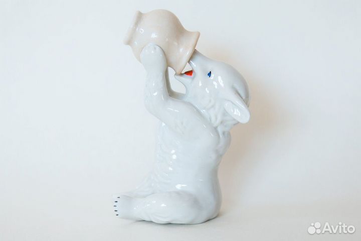 Мишка с крынкой