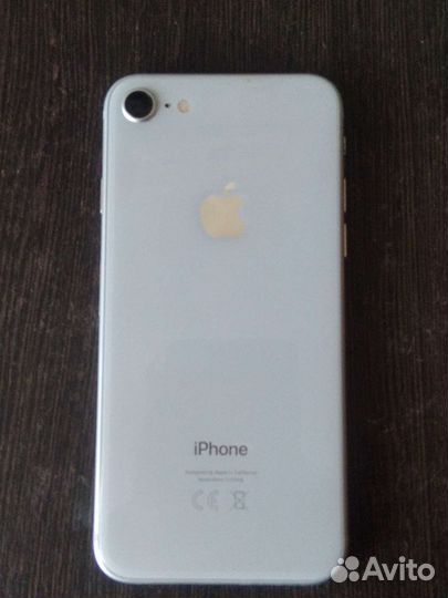 Телефон iPhone 8