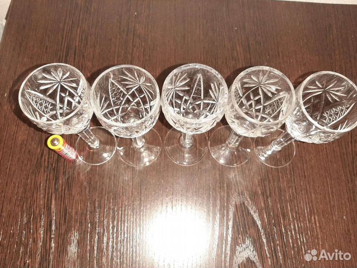 Рюмки среднего размера