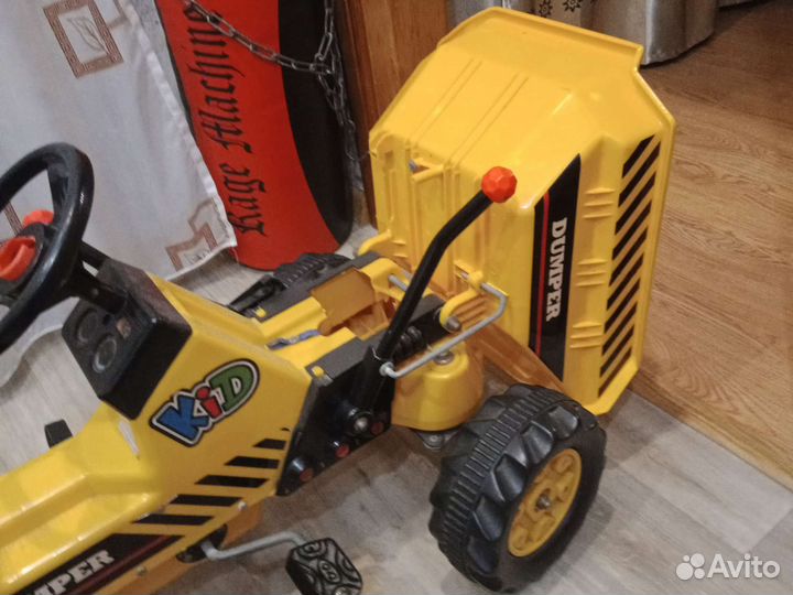 Детская машина погрузчик на педалях