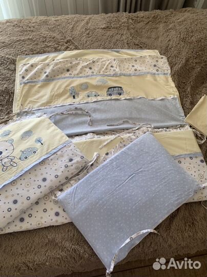 Бортики в кроватку с комплектом постельного белья