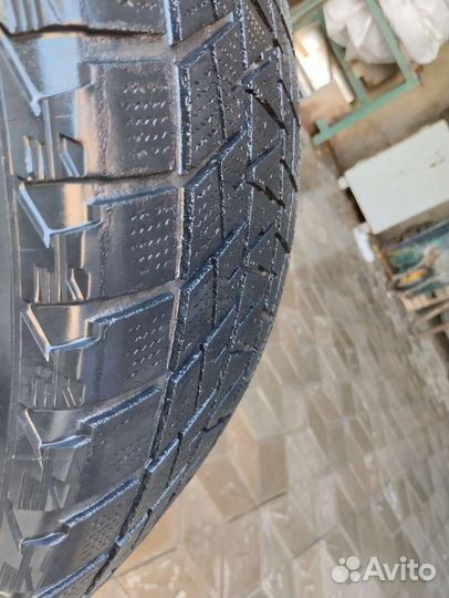 Bridgestone Blizzak DM-V1 285/60 R18