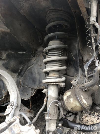 Передние стойки Nissan Skyline v35