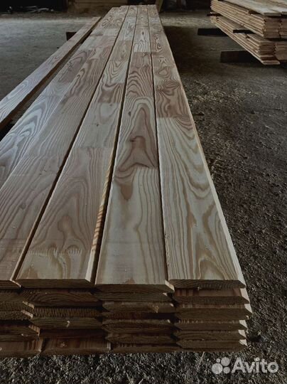 Строительные материалы: доски из лиственницы