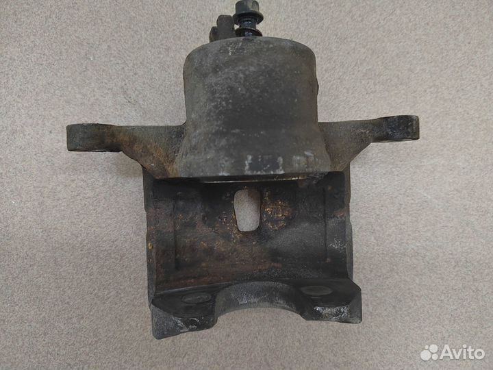 Суппорт передний правый Hyundai Creta 1 15-20