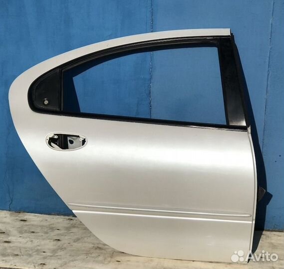 Дверь правая задняя Додж Intrepid 2004г 2.7л
