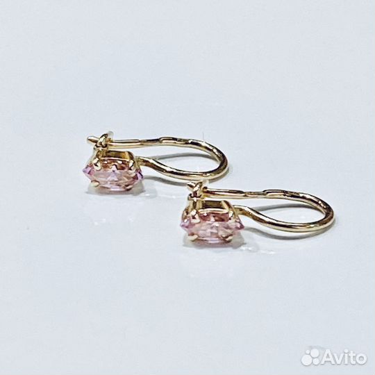 Золотые серьги с камнем