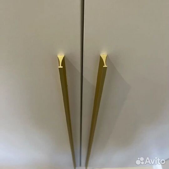 Зеркальный шкаф