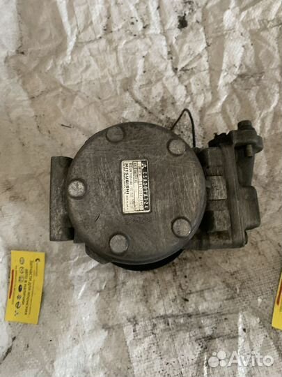 Компрессор кондиционера Mitsubishi Mirage