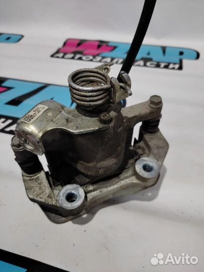 Суппорт тормозной задний правый Ford Mustang