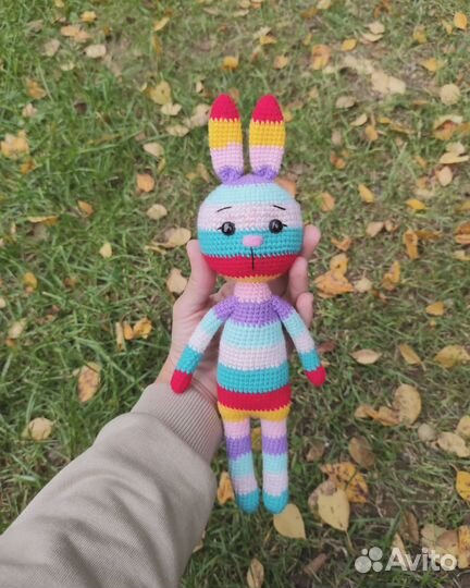 Мягкая Вязаная игрушка крючком. Зайка. Амигуруми