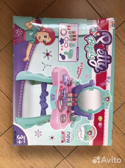 Десткий макияжный столик