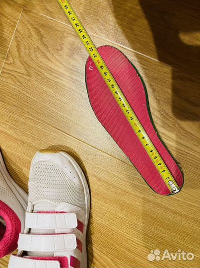 Кроссовки adidas 33