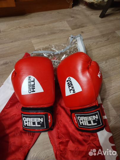 Боксерские перчатки кожаные новые Green Hill 10 ун