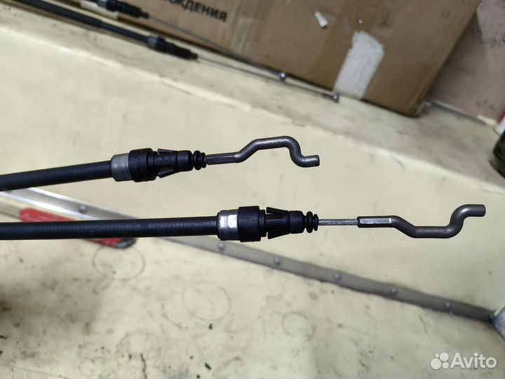 Трос стояночного тормоза