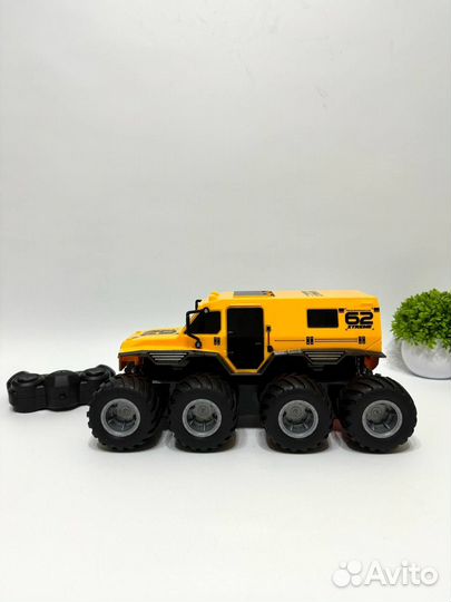 Машинка на пульте управления Амфибия внедорожник