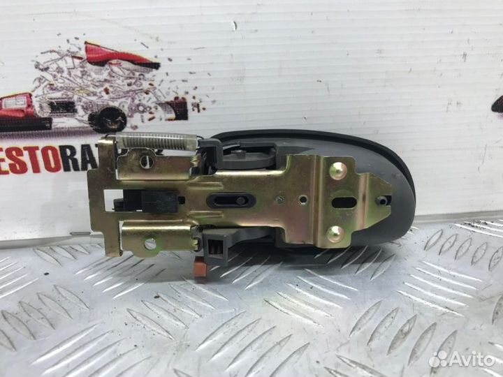 Ручка двери внутренняя правая Kia Shuma лифтбек