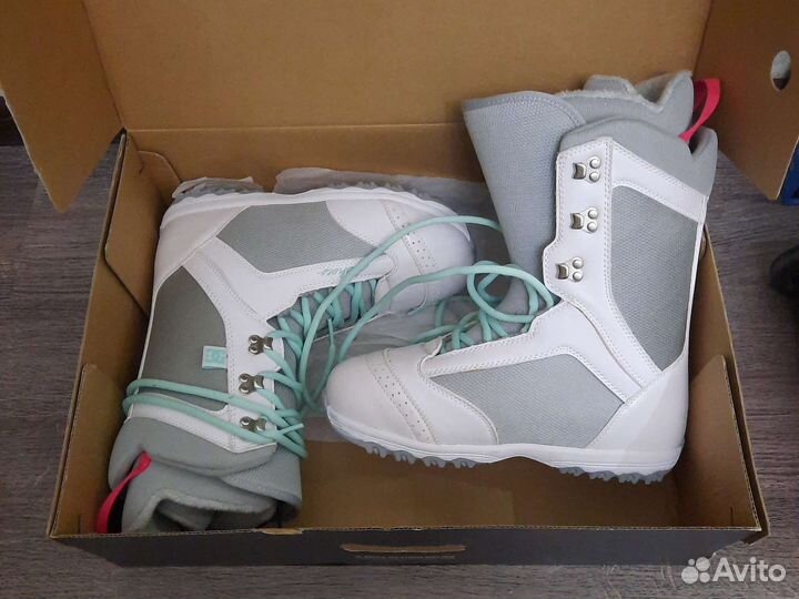 Ботинки для сноуборда DC женские новые