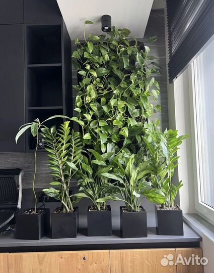 Кашпо из металла черное