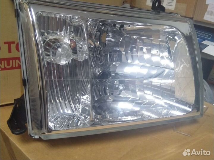 Toyota Land Cruiser 100 фара правая ксенон новая