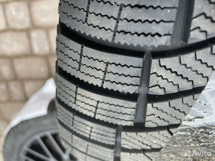 Pirelli ICE zero FR 225 50 R17 98H зимние липучки