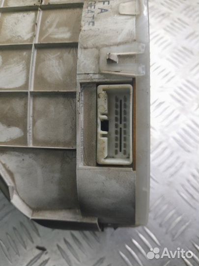 Щиток панель приборов Mazda 626 хэтчбек 1.8 Л 1993