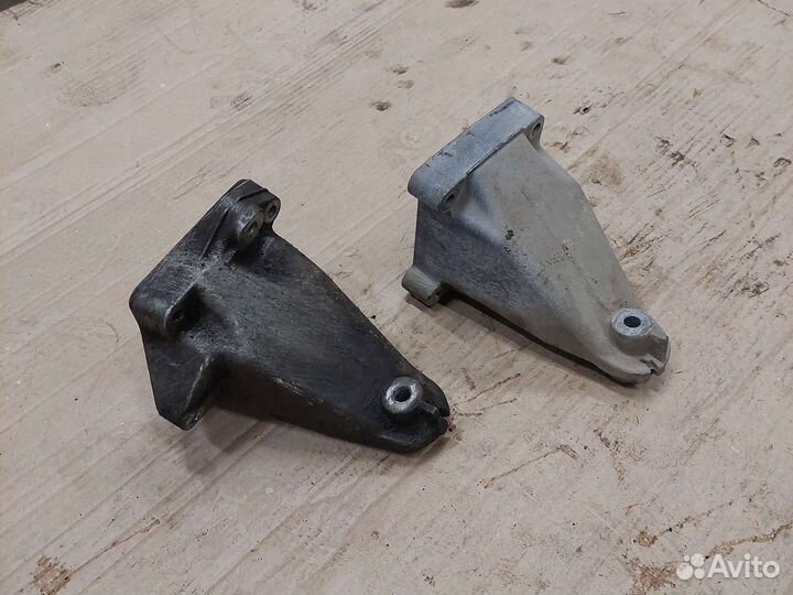 Кронштейн опоры двигателя Мерседес W203 209 211