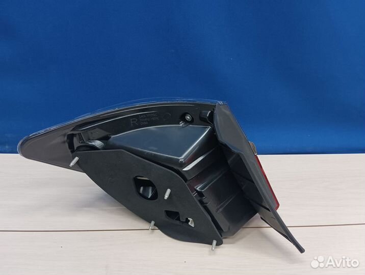 Фонарь правый внешний Toyota Camry 7 хв50 11-17