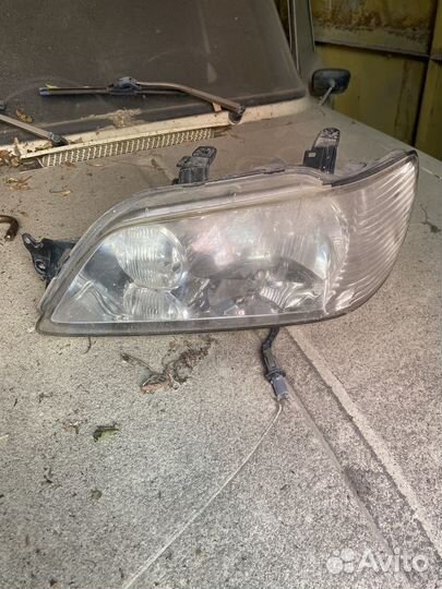 Фара Lancer 00
