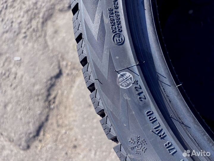 Sonix Winter Xpro Studs 69 275/45 R20 119T