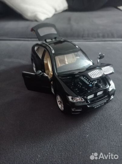 Игрушечная машина bmw x6