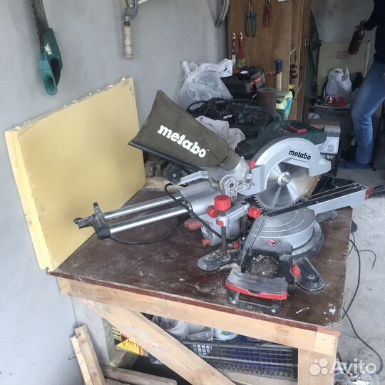 Торцовочная пила Metabo KGS 216 M