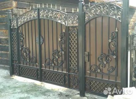 Кованные распашные ворота с доставкой