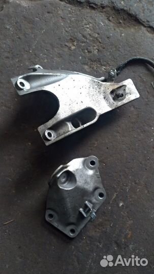 Кронштейн двигателя прав левый n52 BMW e90 e81 e82