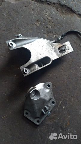 Кронштейн двигателя прав левый n52 BMW e90 e81 e82